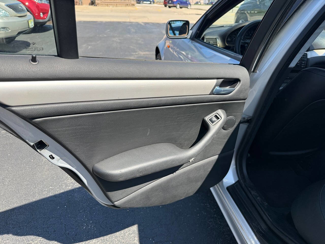 Used 2003 BMW 325i Sedan image 46