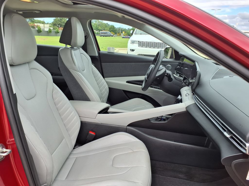 Used 2024 Hyundai Elantra Limited FWD image 21