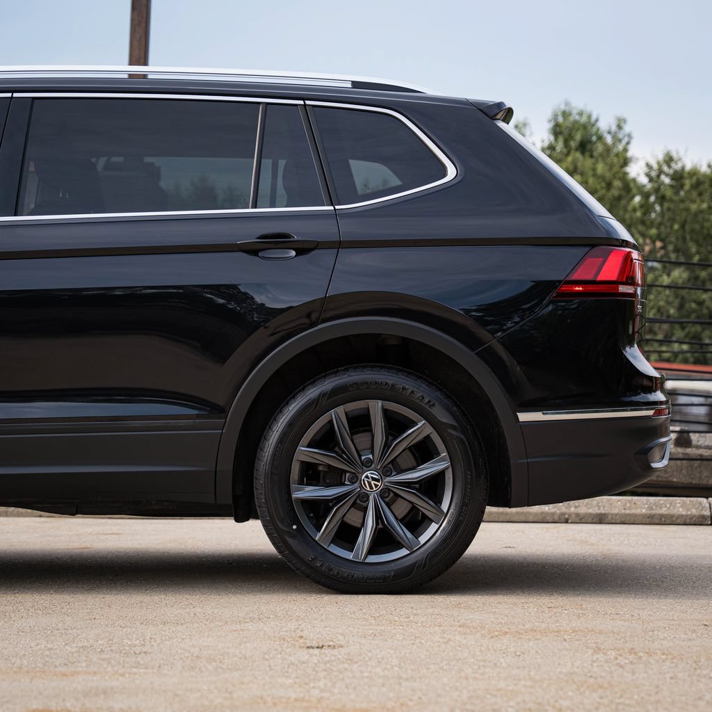 Certified 2023 Volkswagen Tiguan SE FWD image 5
