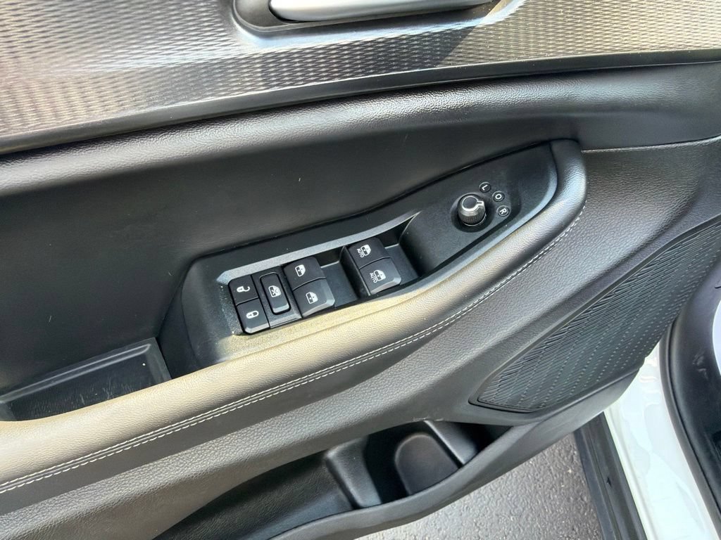 Used 2025 Jeep Grand Cherokee Altitude AWD/4WD image 23