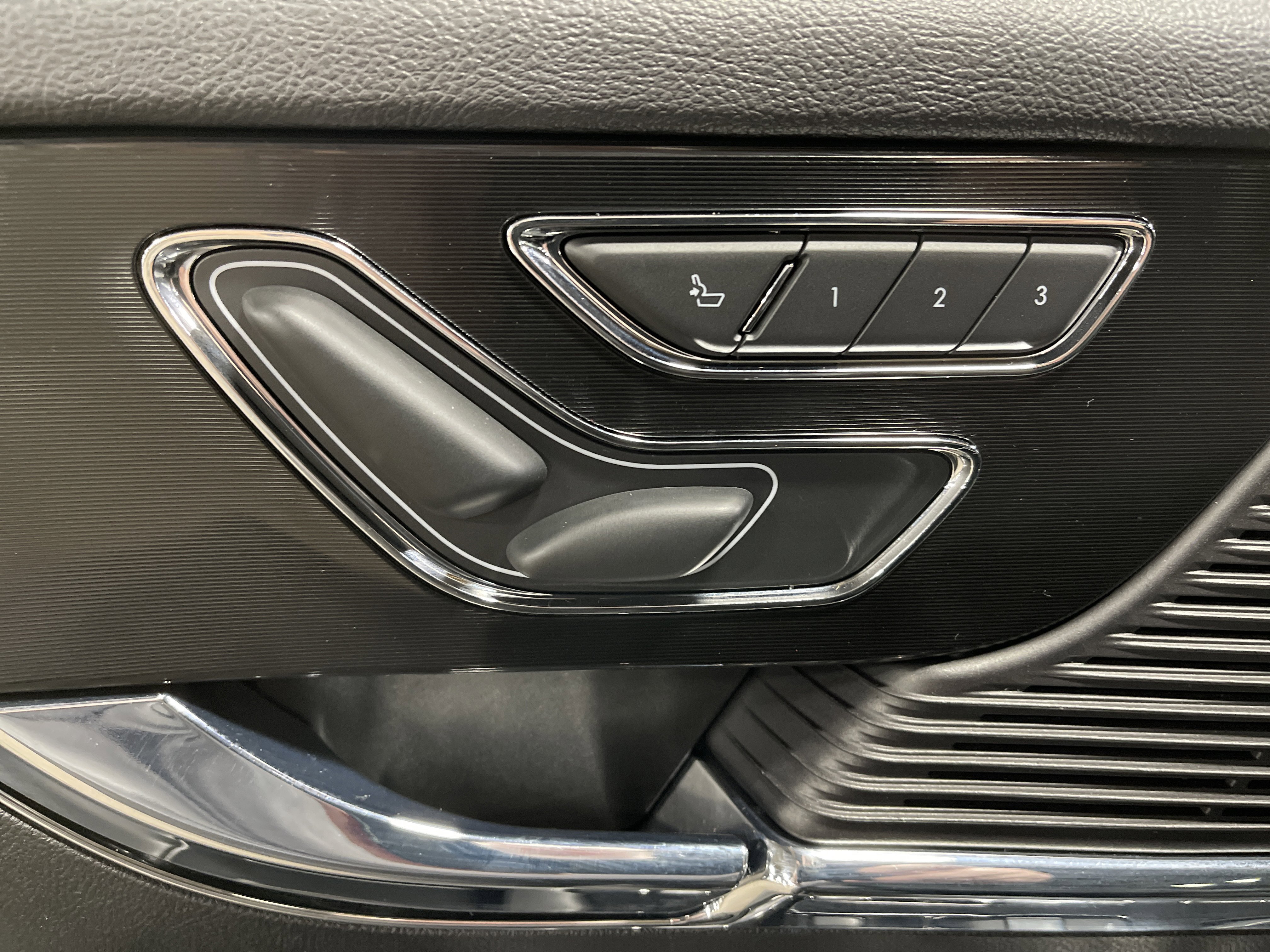 Used 2022 Lincoln Corsair AWD w/ Equipment Group 101A image 10