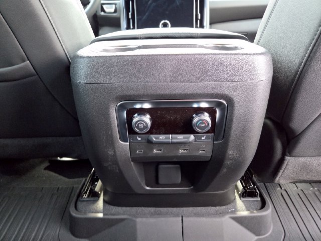 New 2026 GMC Yukon XL AT4 w/ AT4 Premium Plus Package AWD/4WD image 27