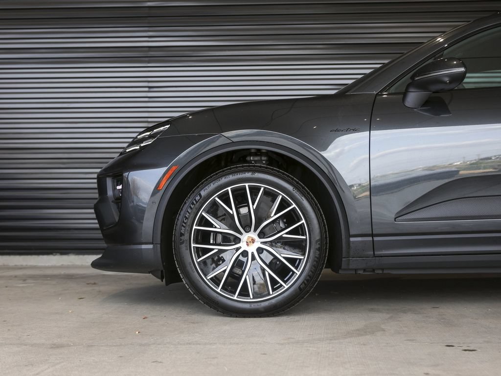 New 2026 Porsche Macan Electric RWD image 10