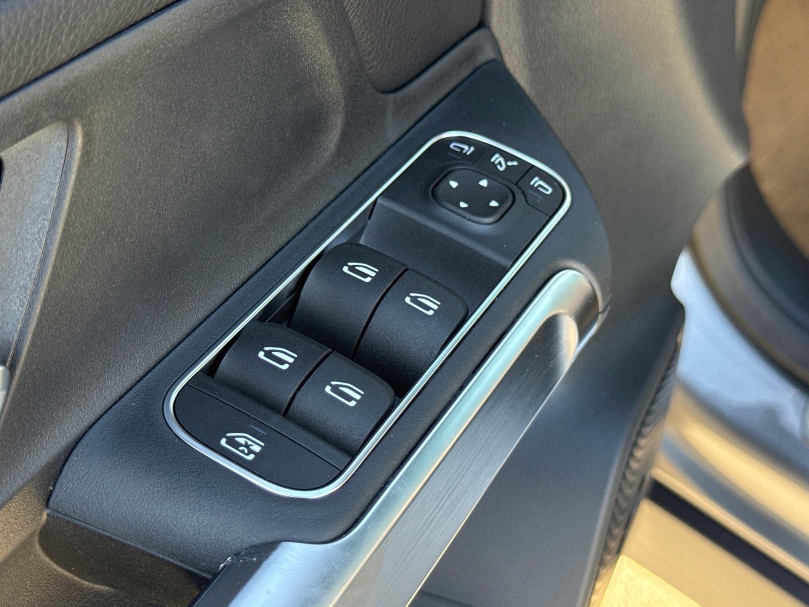 New 2026 Mercedes-Benz GLB 250 4MATIC image 16