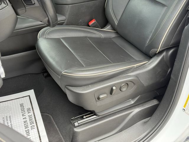 Used 2024 GMC Yukon XL SLT RWD image 15