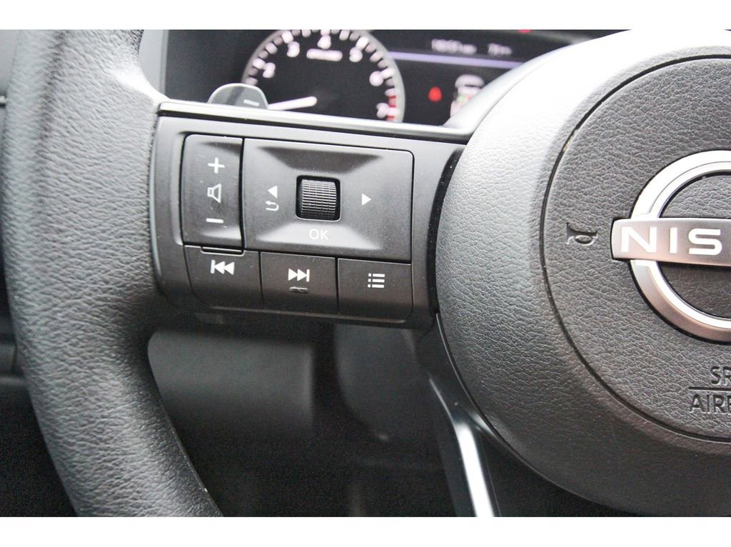 Used 2024 Nissan Pathfinder S image 17