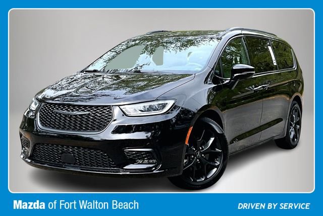 Used 2025 Chrysler Pacifica Limited image 2