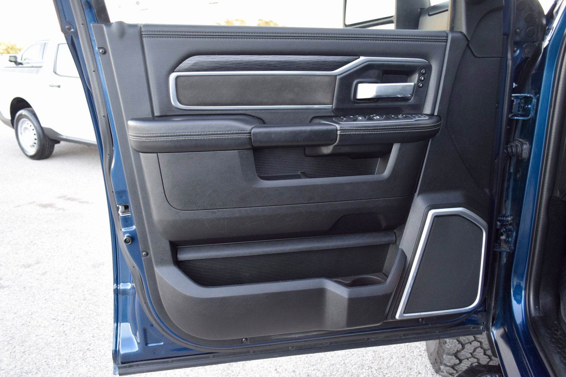 Used 2024 RAM 2500 Laramie w/ Night Edition image 19