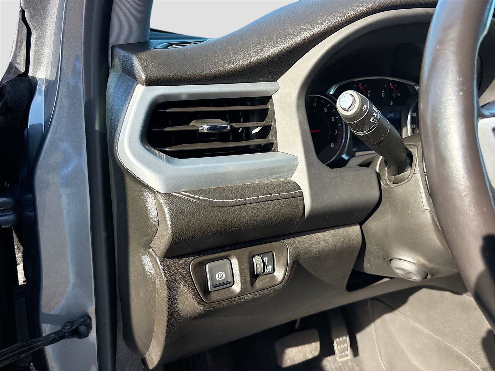 Used 2021 GMC Acadia SLT w/ Elevation Edition image 11