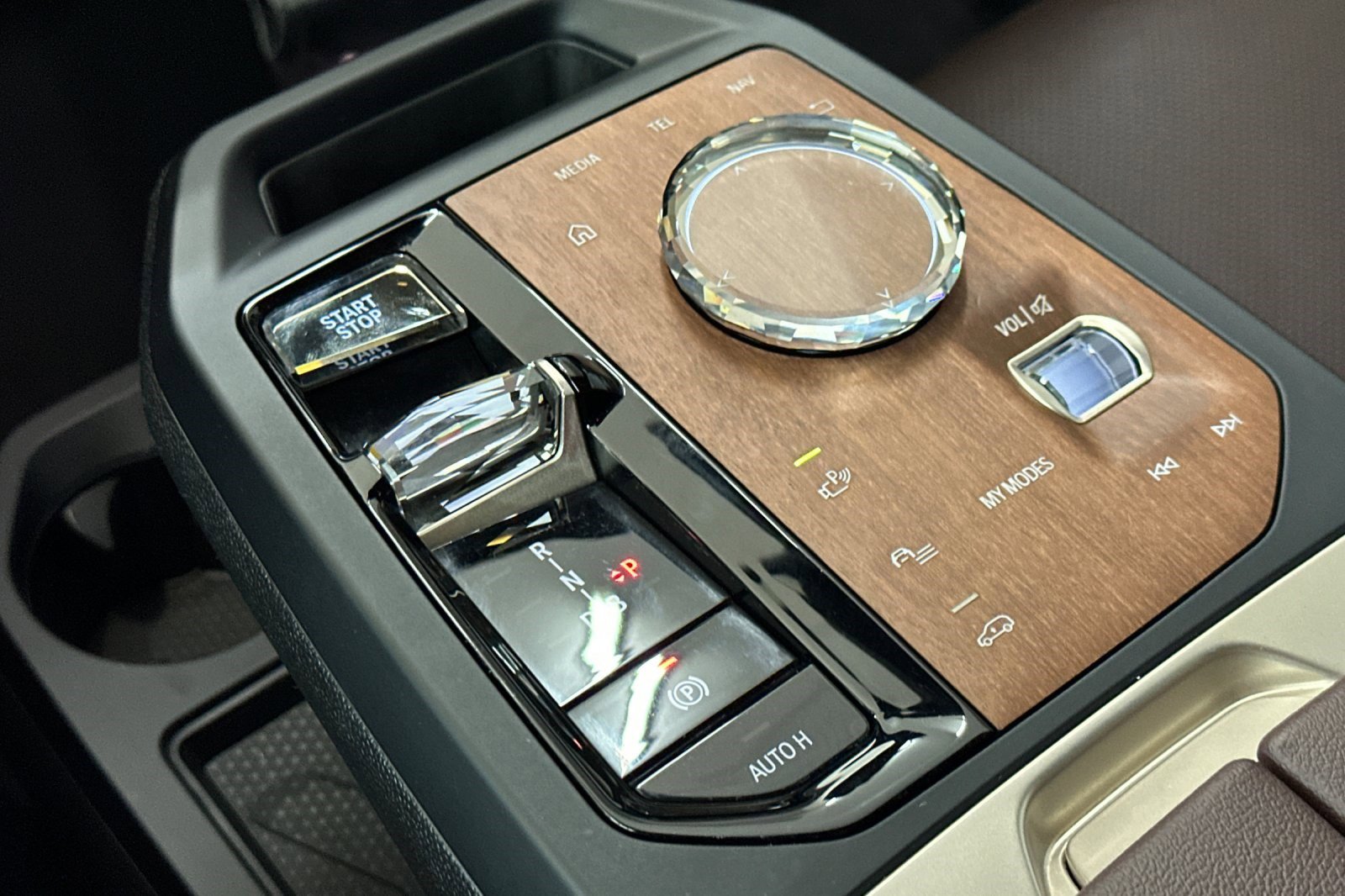 Used 2023 BMW iX xDrive50 w/ Premium Package image 25