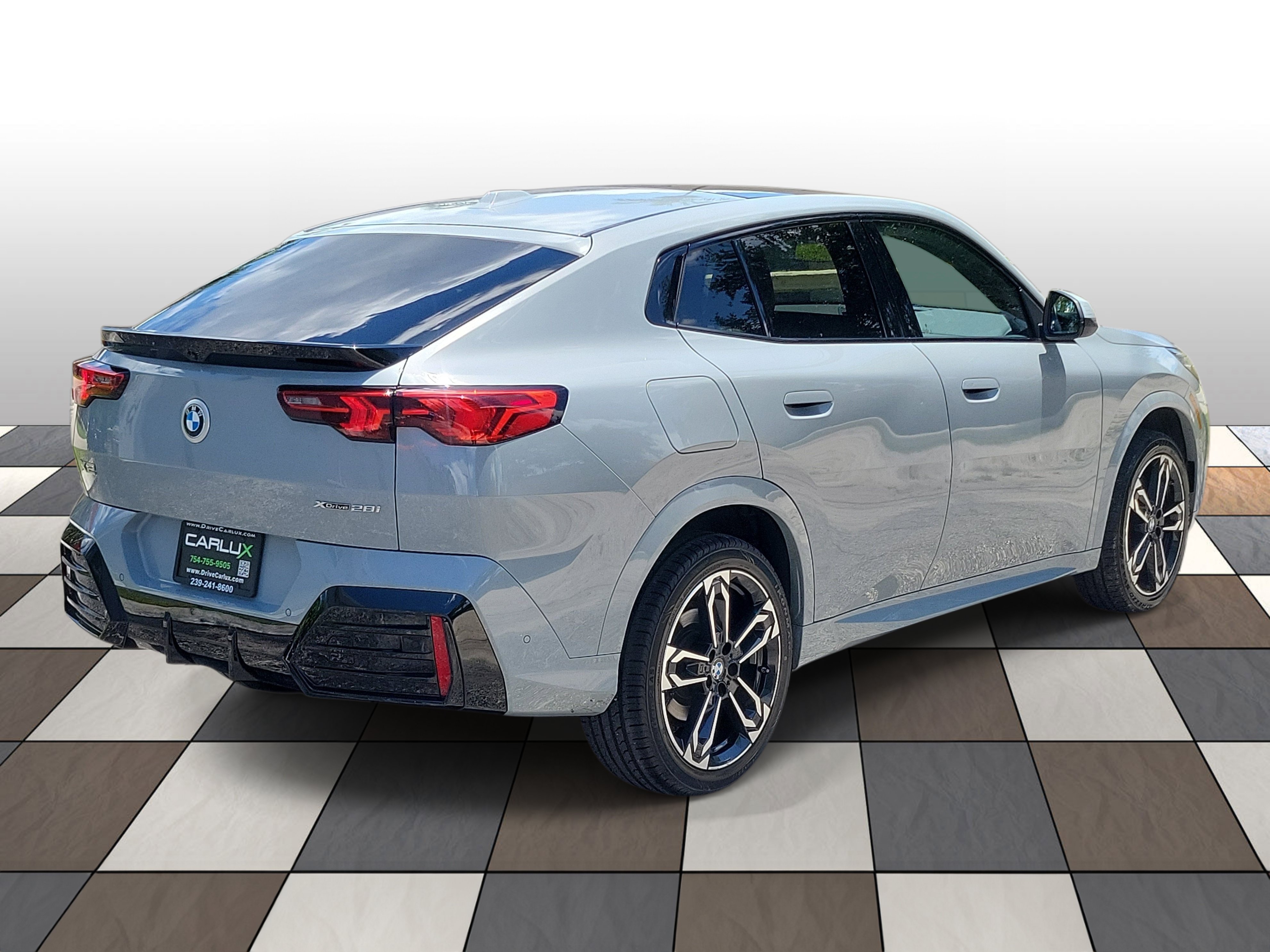 Used 2025 BMW X2 xDrive28i AWD/4WD image 4