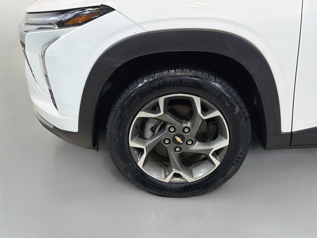 Used 2025 Chevrolet Trax LT w/ Driver Confidence Package FWD image 28