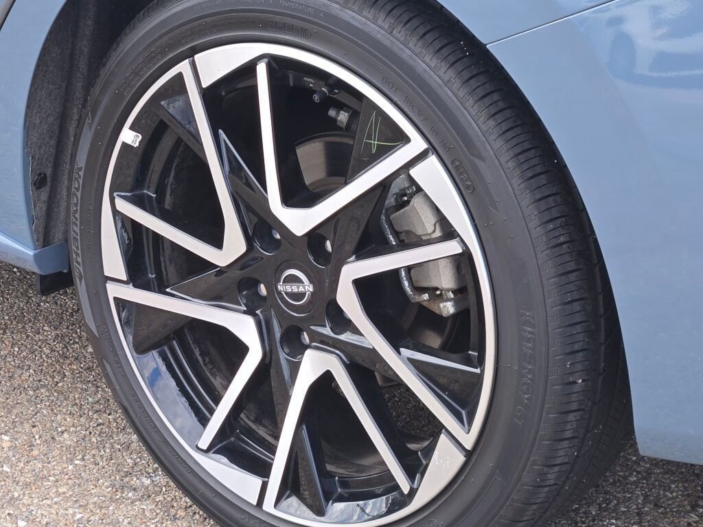 Used 2025 Nissan Sentra SR w/ SR Premium Package image 14