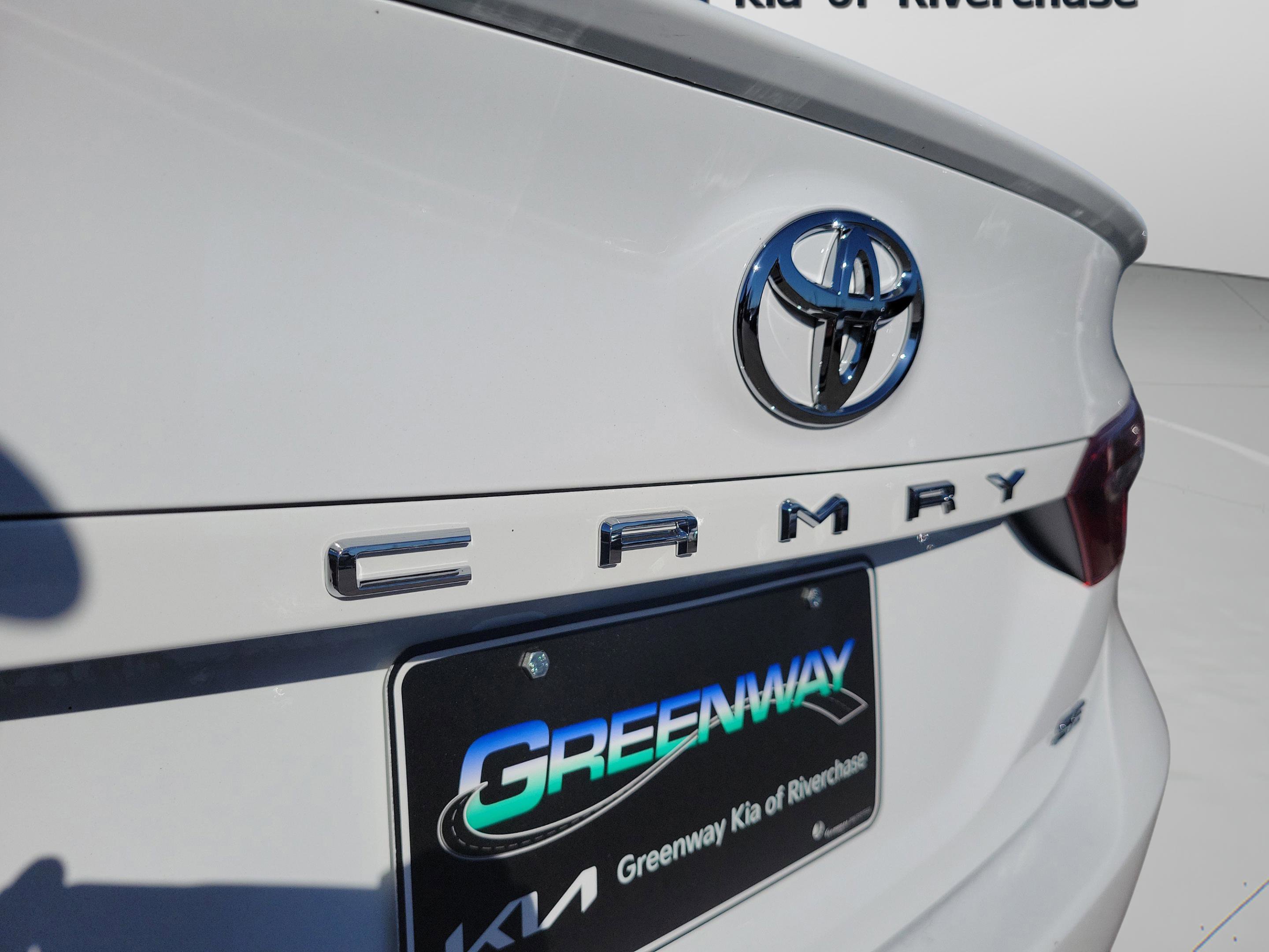 Used 2024 Toyota Camry SE image 10