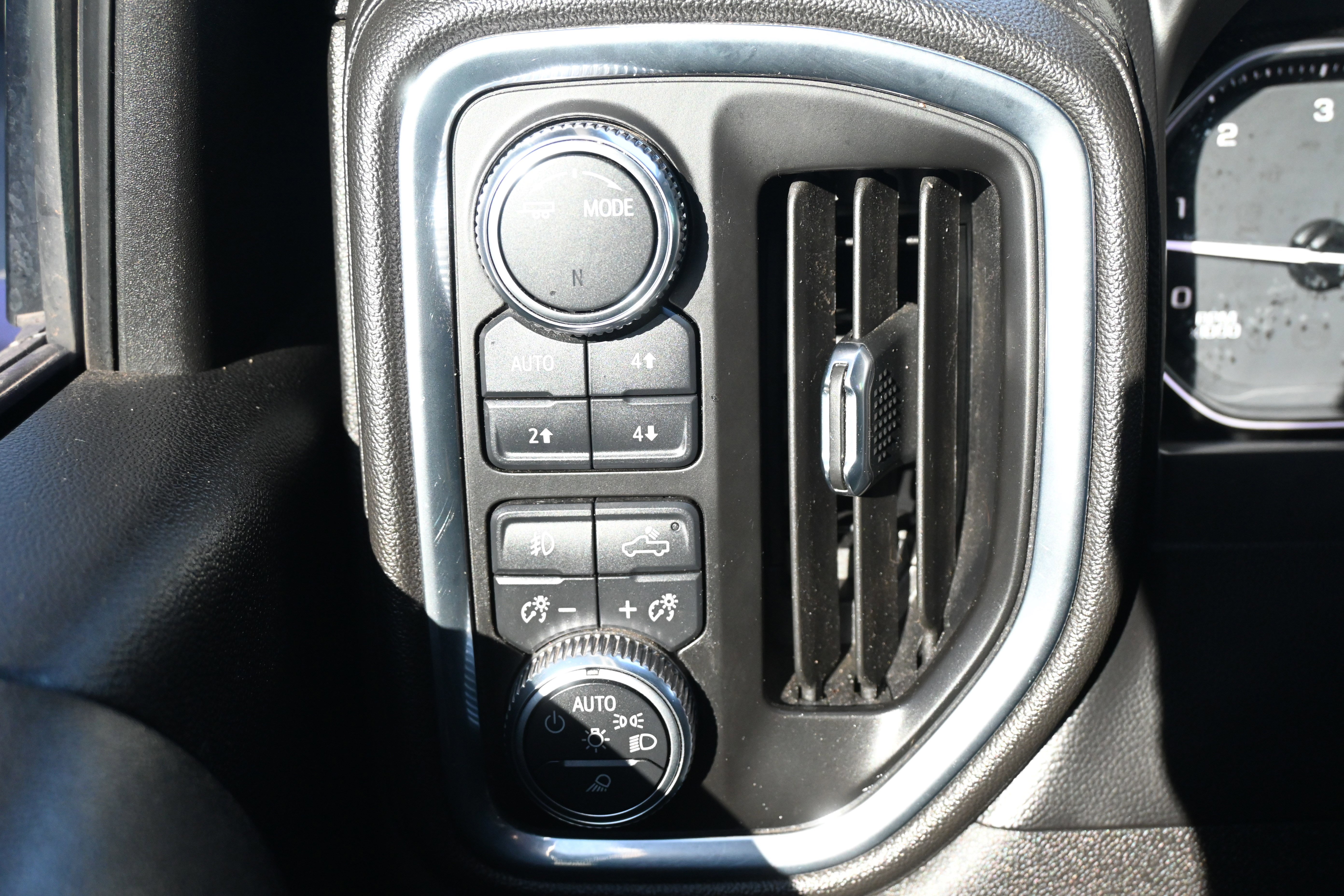 Used 2021 GMC Sierra 3500 SLT w/ SLT Convenience Package image 30