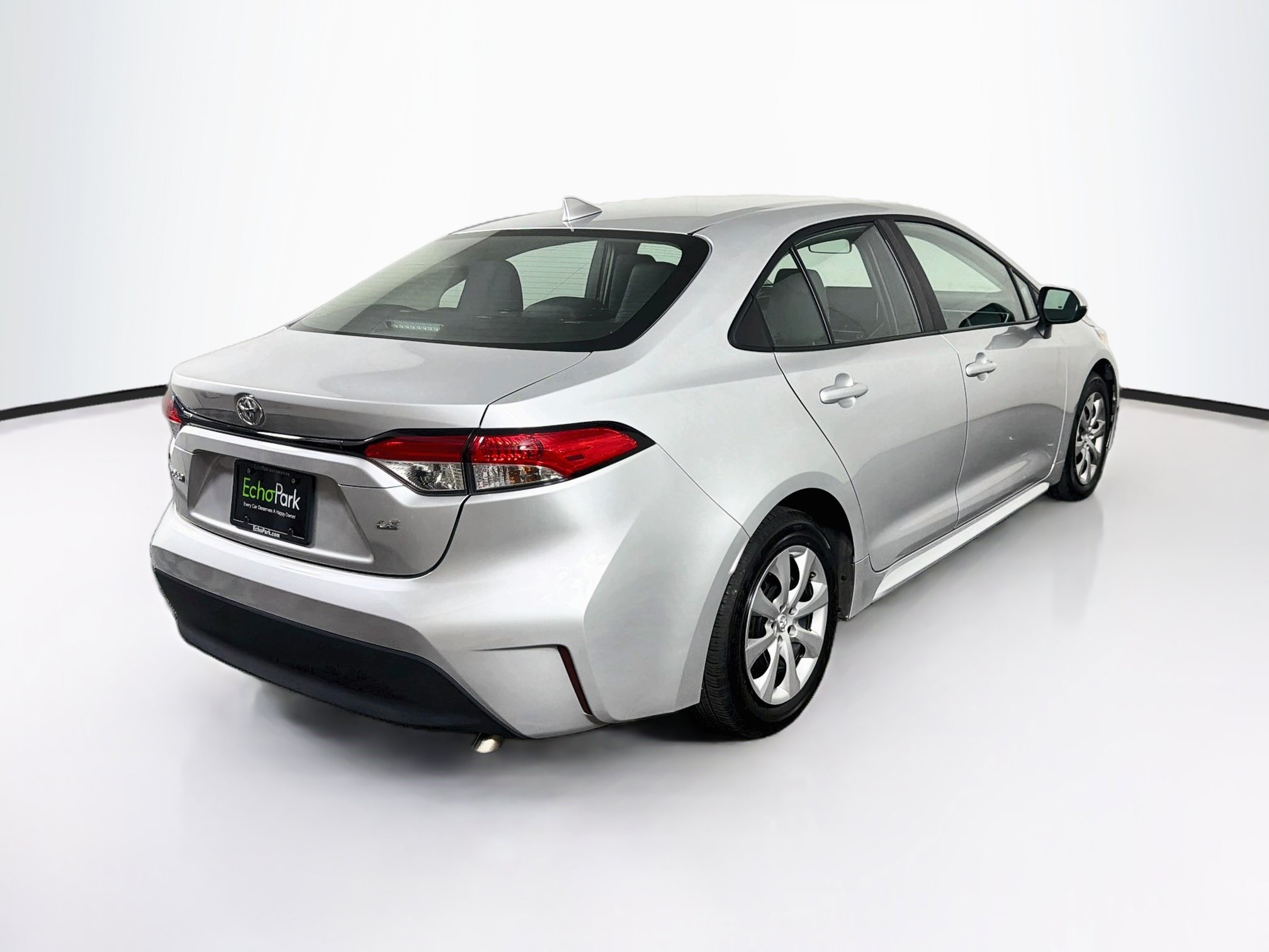 Used 2025 Toyota Corolla LE FWD image 9