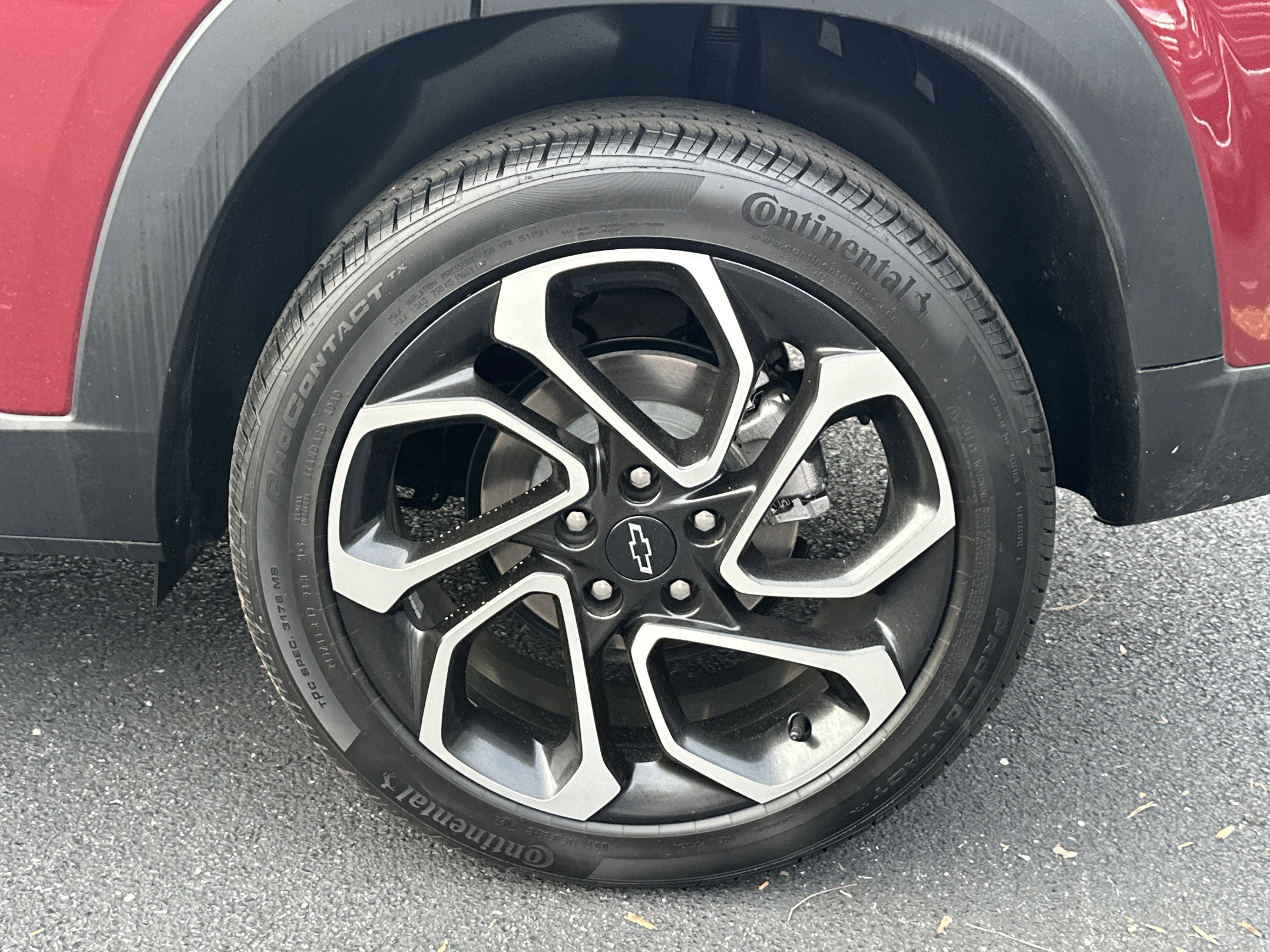 Certified 2025 Chevrolet Trax RS w/ Sunroof Package FWD image 17