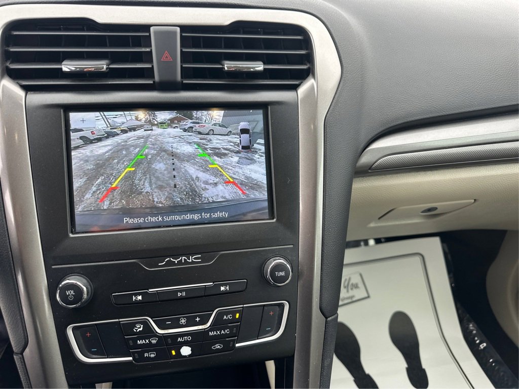 Used 2020 Ford Fusion SE image 33