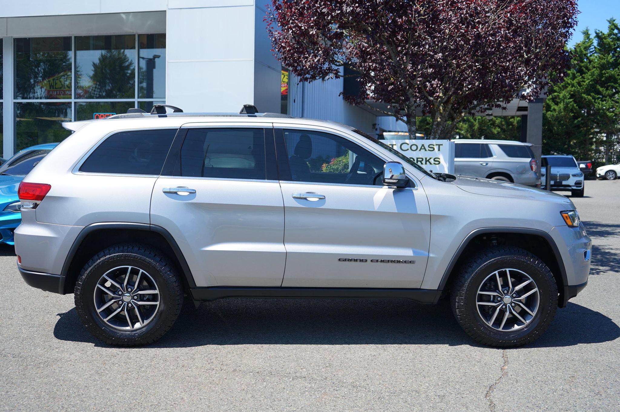 Used 2017 Jeep Grand Cherokee Limited w/ Luxury Group II AWD/4WD image 6