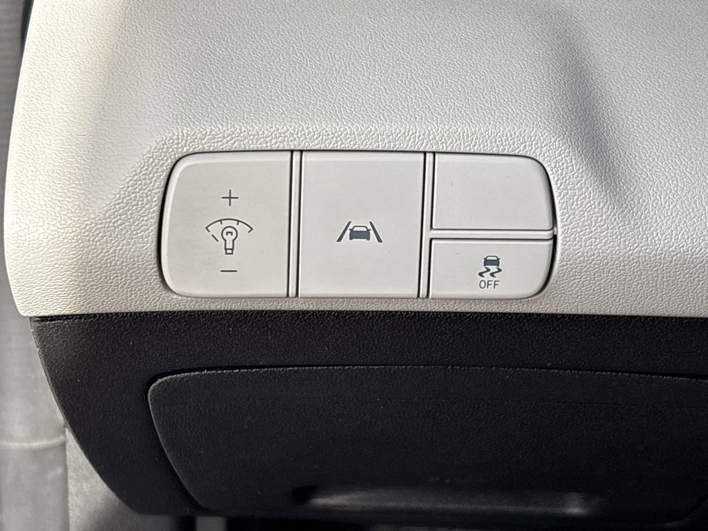 Used 2023 Hyundai Elantra Limited image 18