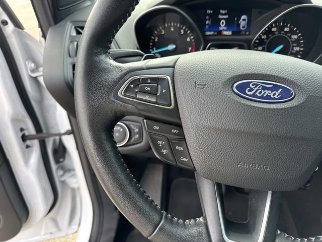 Used 2017 Ford Escape SE w/ SE Sport Appearance Package image 25