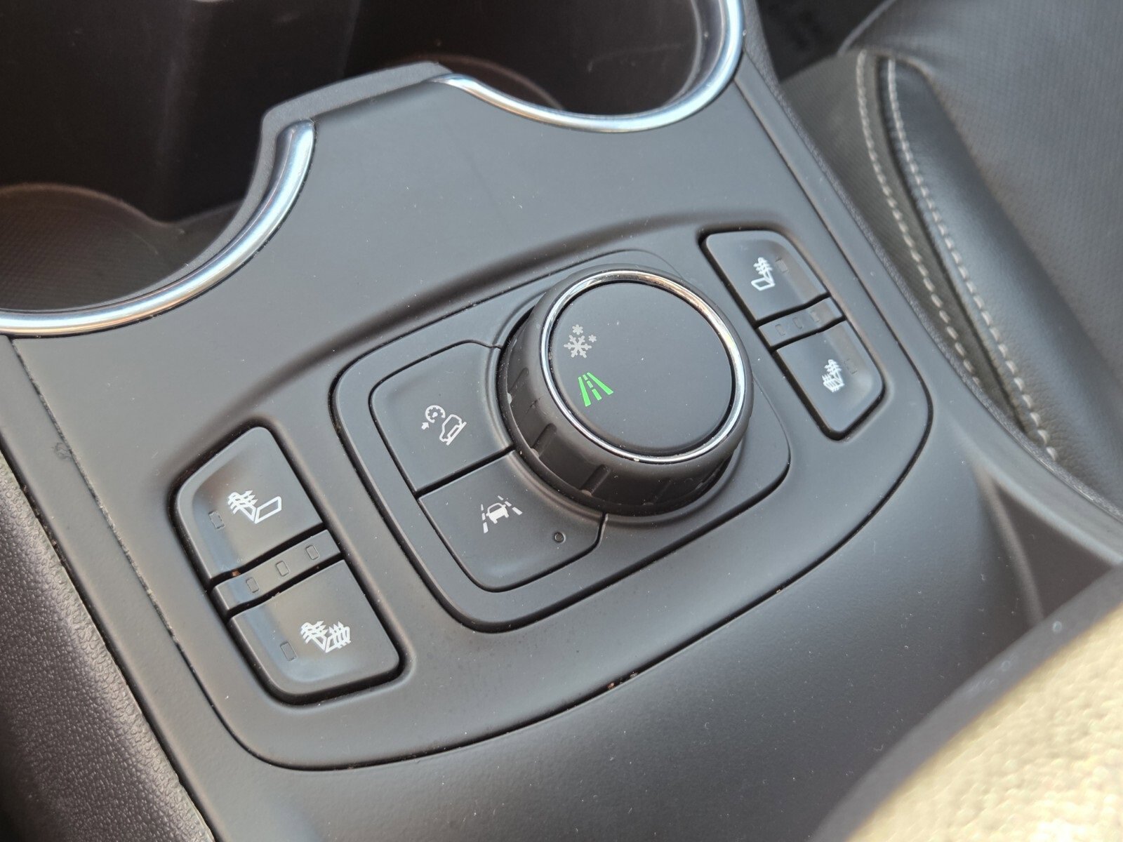 Used 2024 GMC Terrain SLT image 24