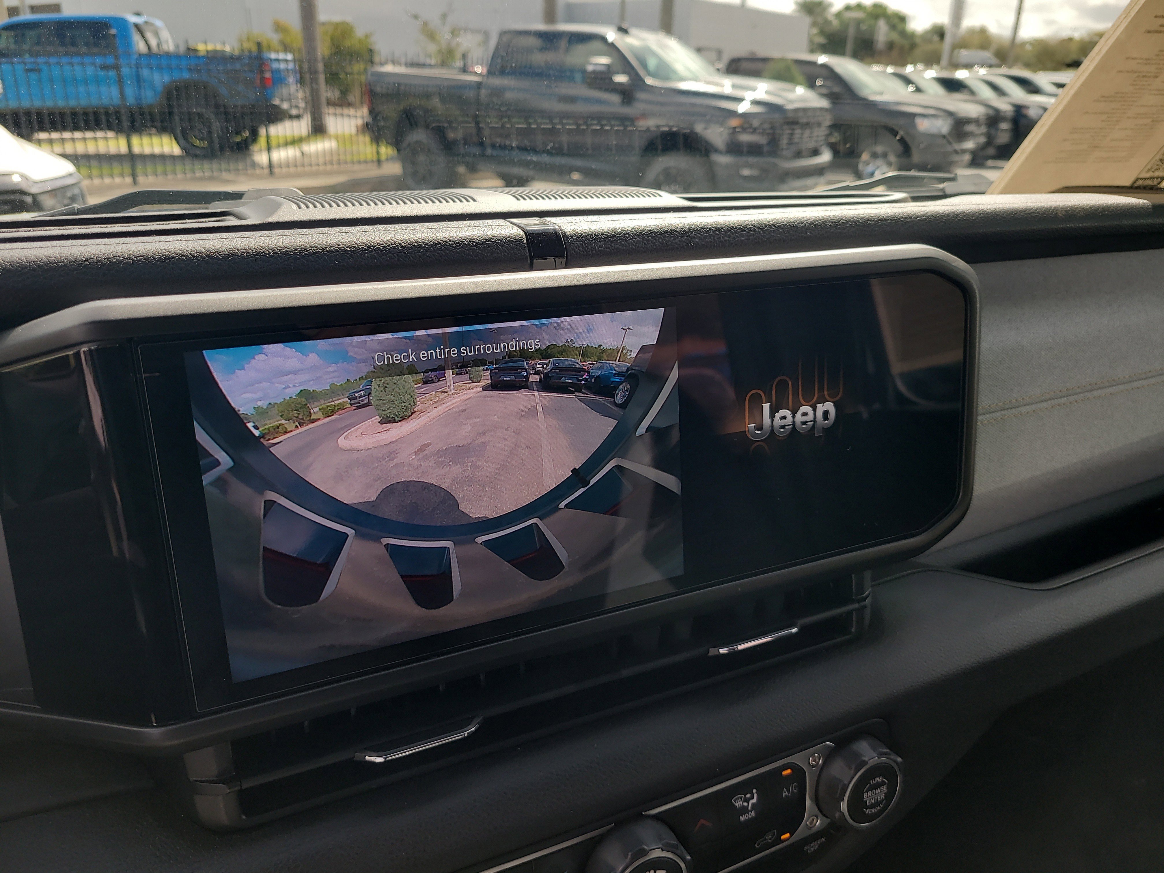 Used 2025 Jeep Wrangler Sport image 19