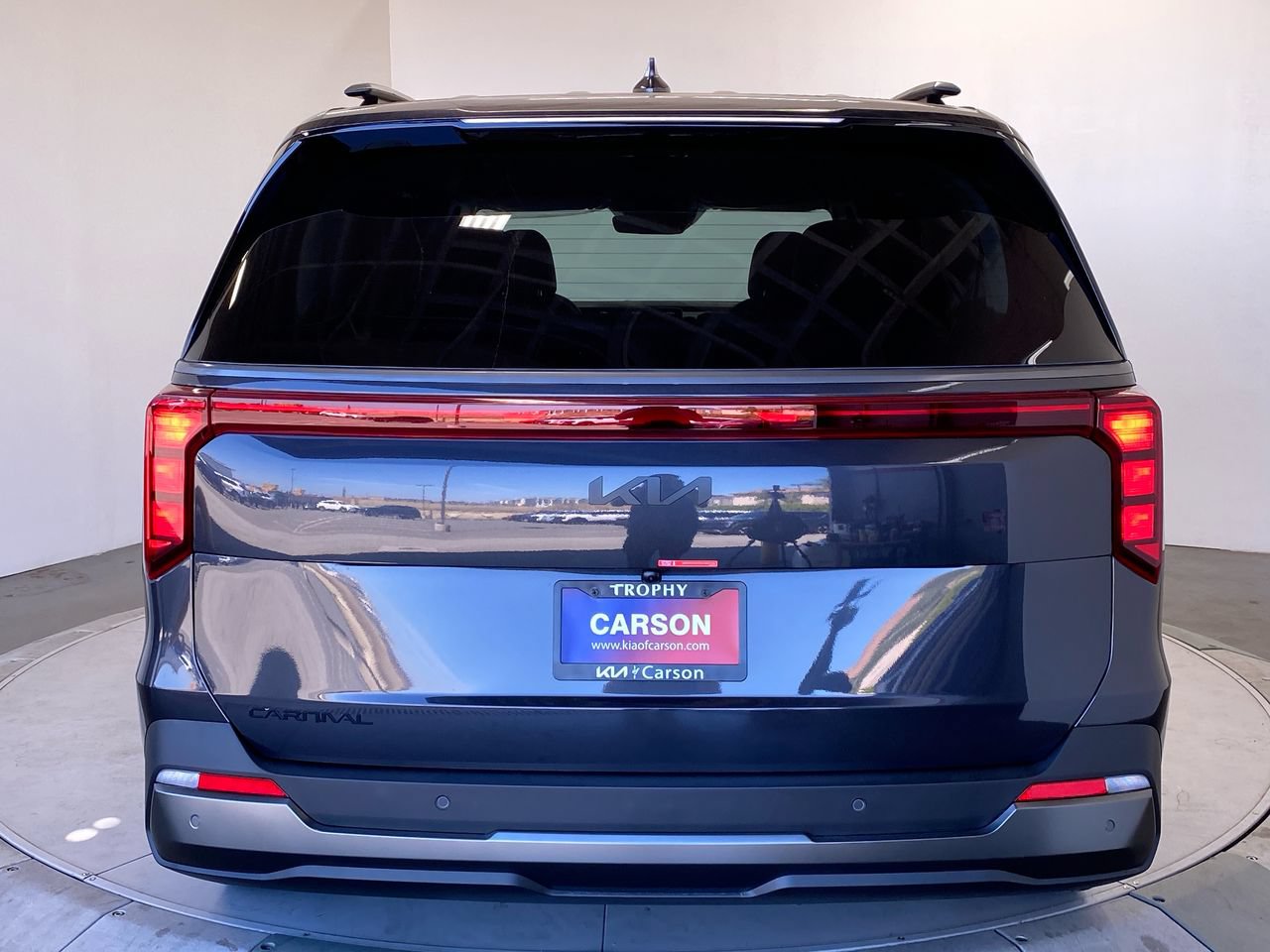New 2027 Kia Carnival EX w/ Dark Edition Package FWD image 4