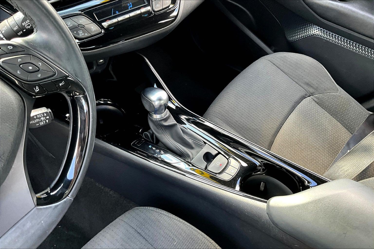 Used 2019 Toyota C-HR XLE FWD image 13