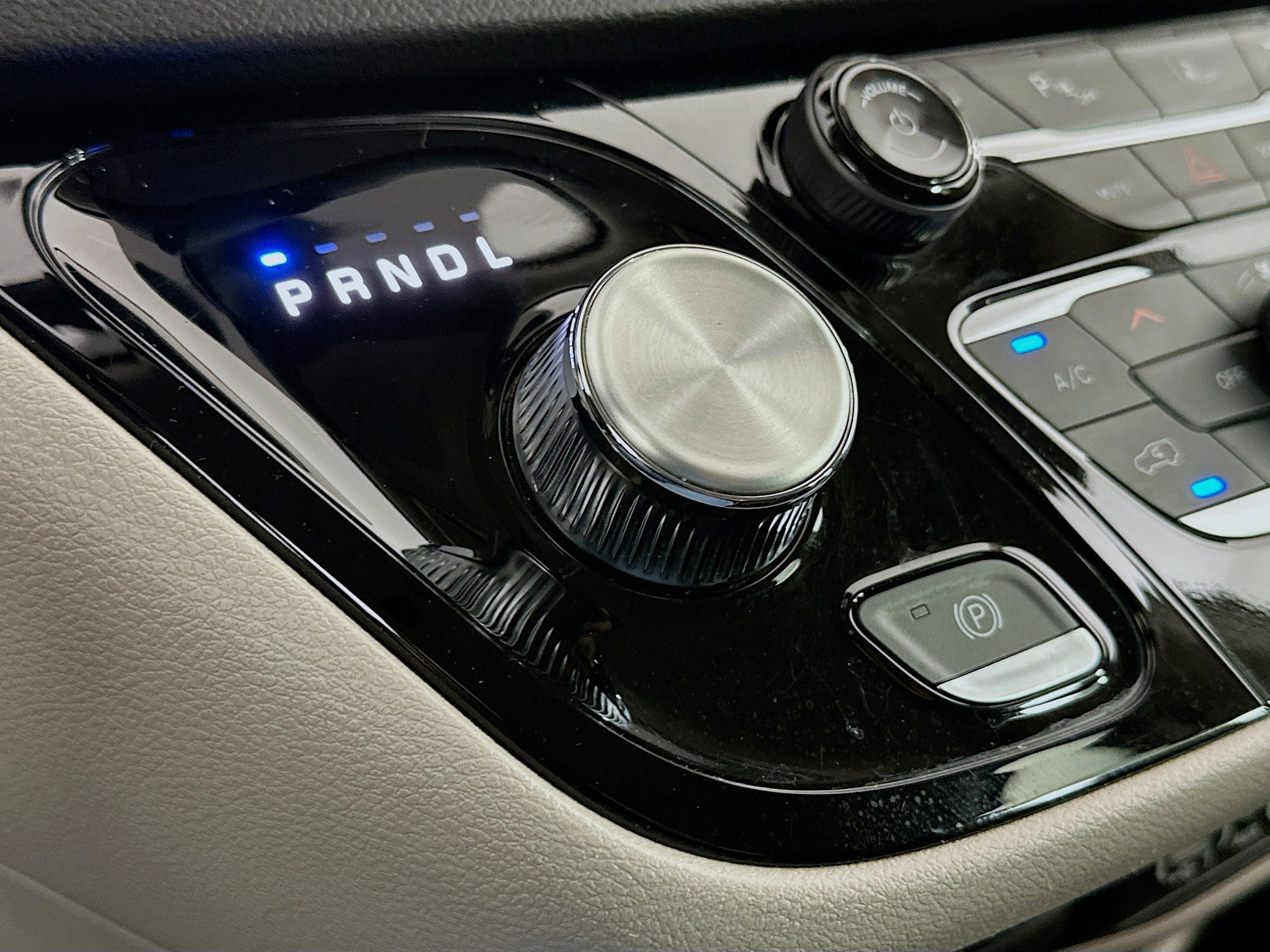 Used 2024 Chrysler Pacifica Touring-L image 24