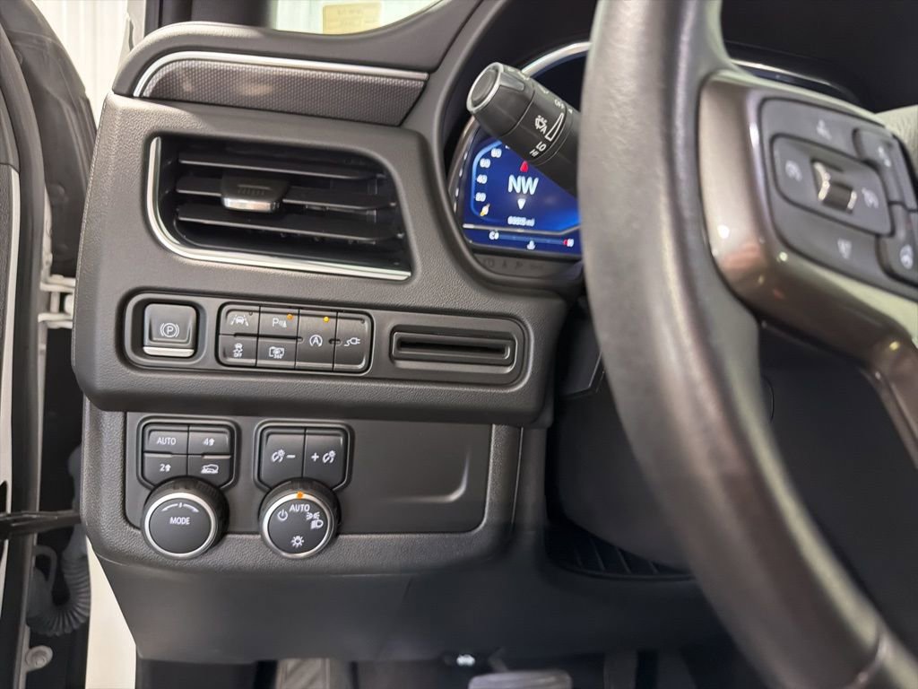 Certified 2022 Chevrolet Suburban RST w/ Luxury Package AWD/4WD image 34