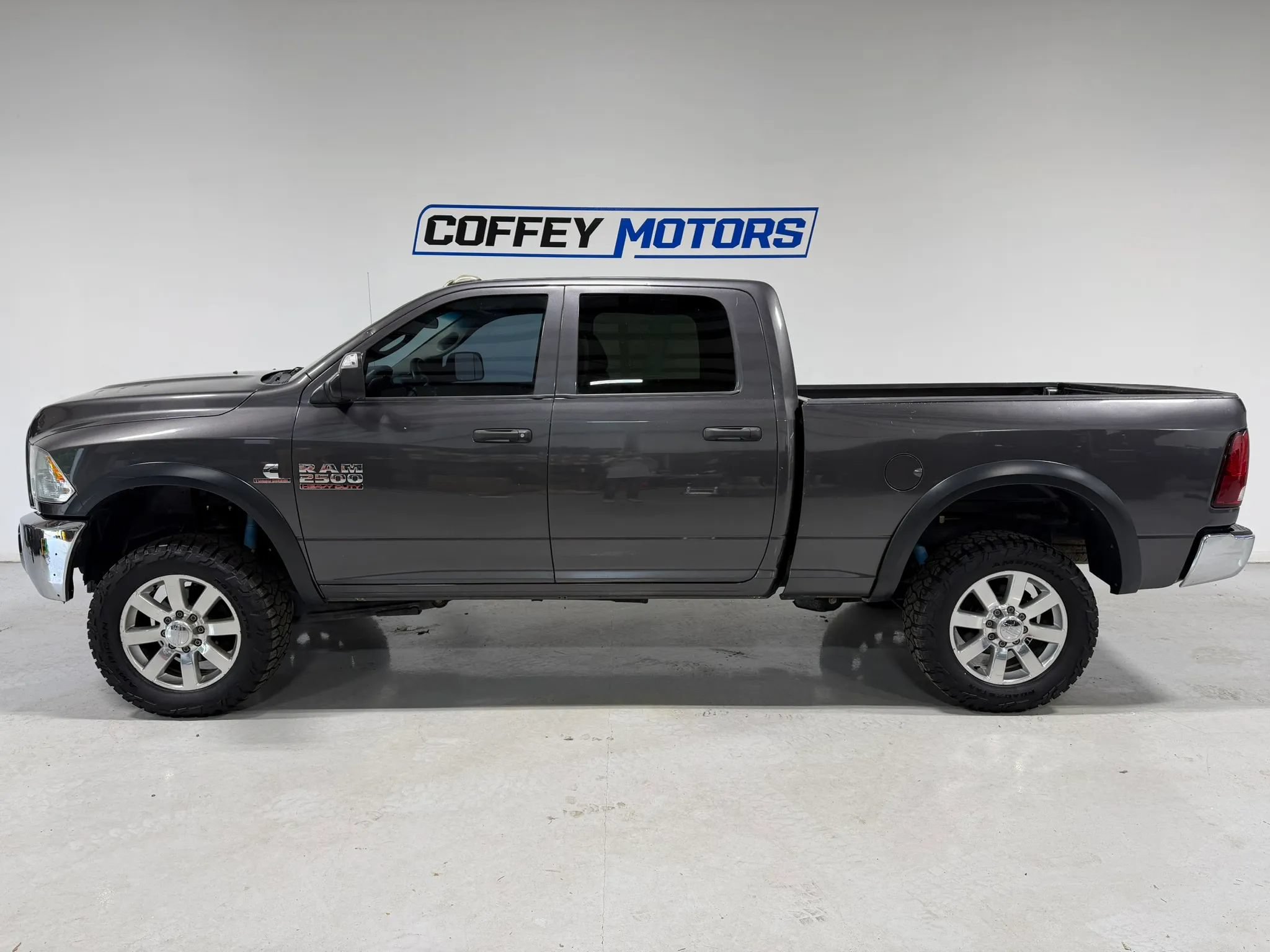 Used 2018 RAM 2500 Tradesman w/ Chrome Appearance Group AWD/4WD image 3