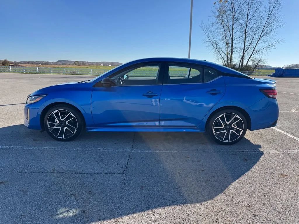 Used 2025 Nissan Sentra SR FWD image 4