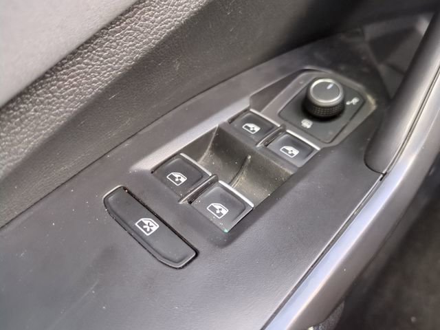Used 2025 Volkswagen Jetta SE FWD image 27