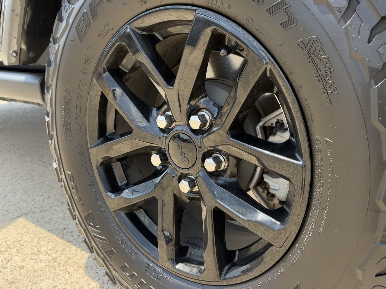 Used 2023 Jeep Wrangler Sport AWD/4WD image 11