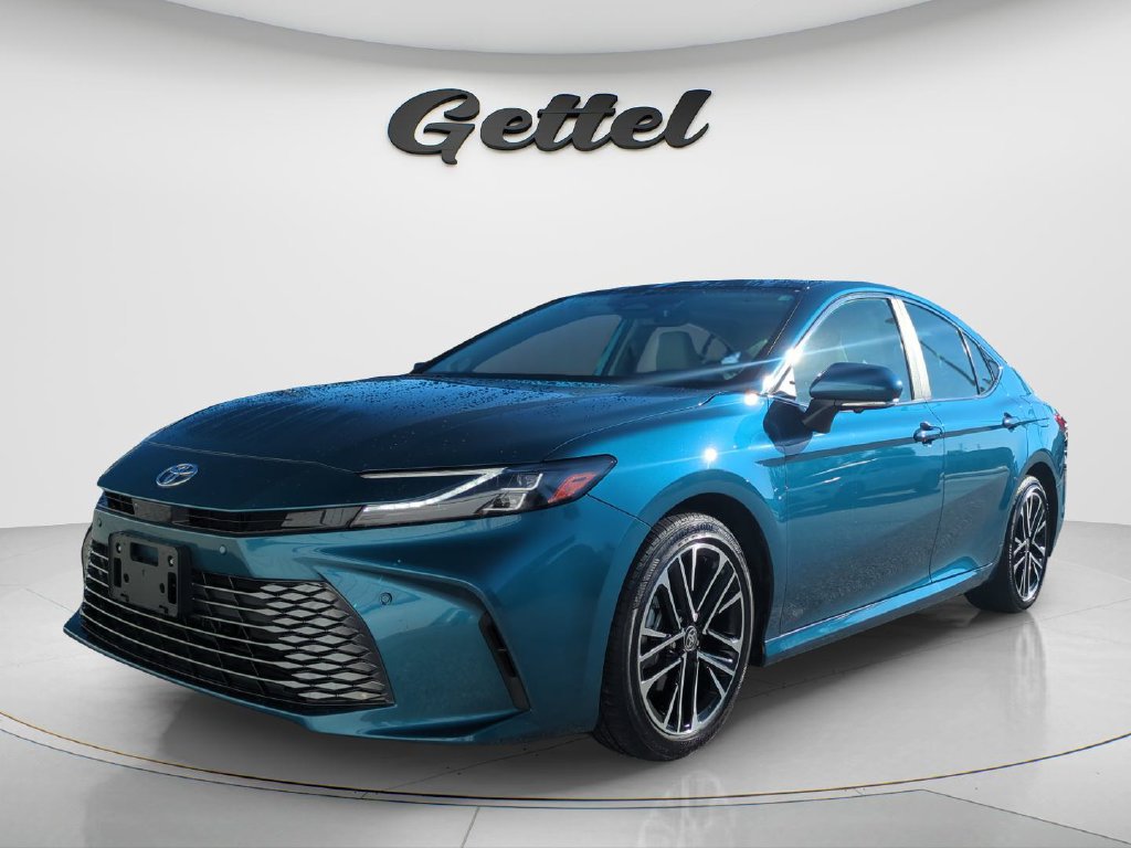 Used 2025 Toyota Camry XLE w/ Premium Plus Package FWD image 1