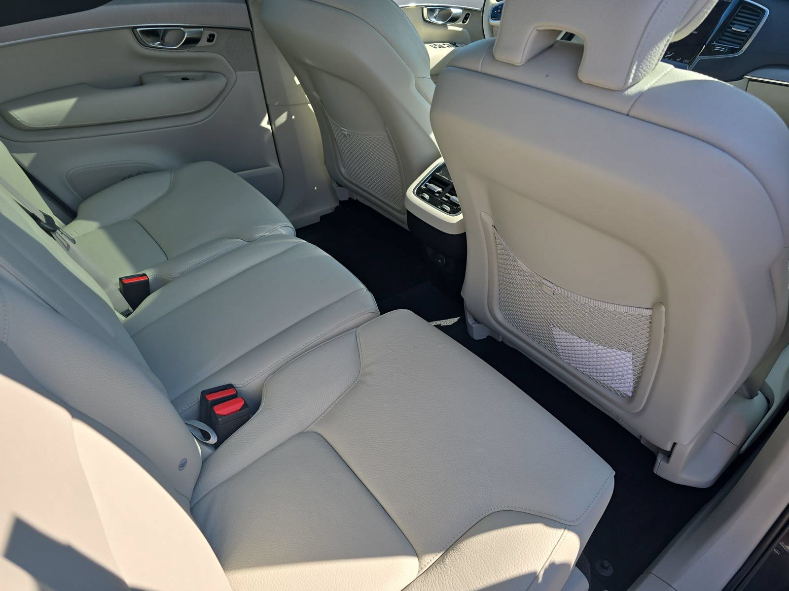 Used 2022 Volvo XC90 T5 Momentum FWD image 11