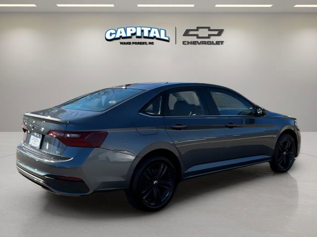 Used 2023 Volkswagen Jetta SE image 5