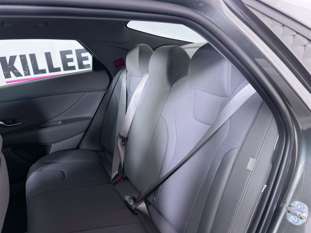 Used 2025 Hyundai Elantra SE image 23