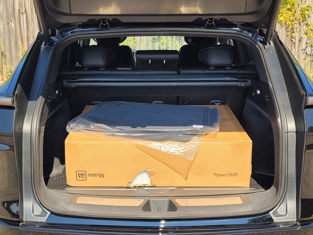 New 2026 Cadillac Lyriq Signature Sport w/ LPO, Floor Liner Package image 9