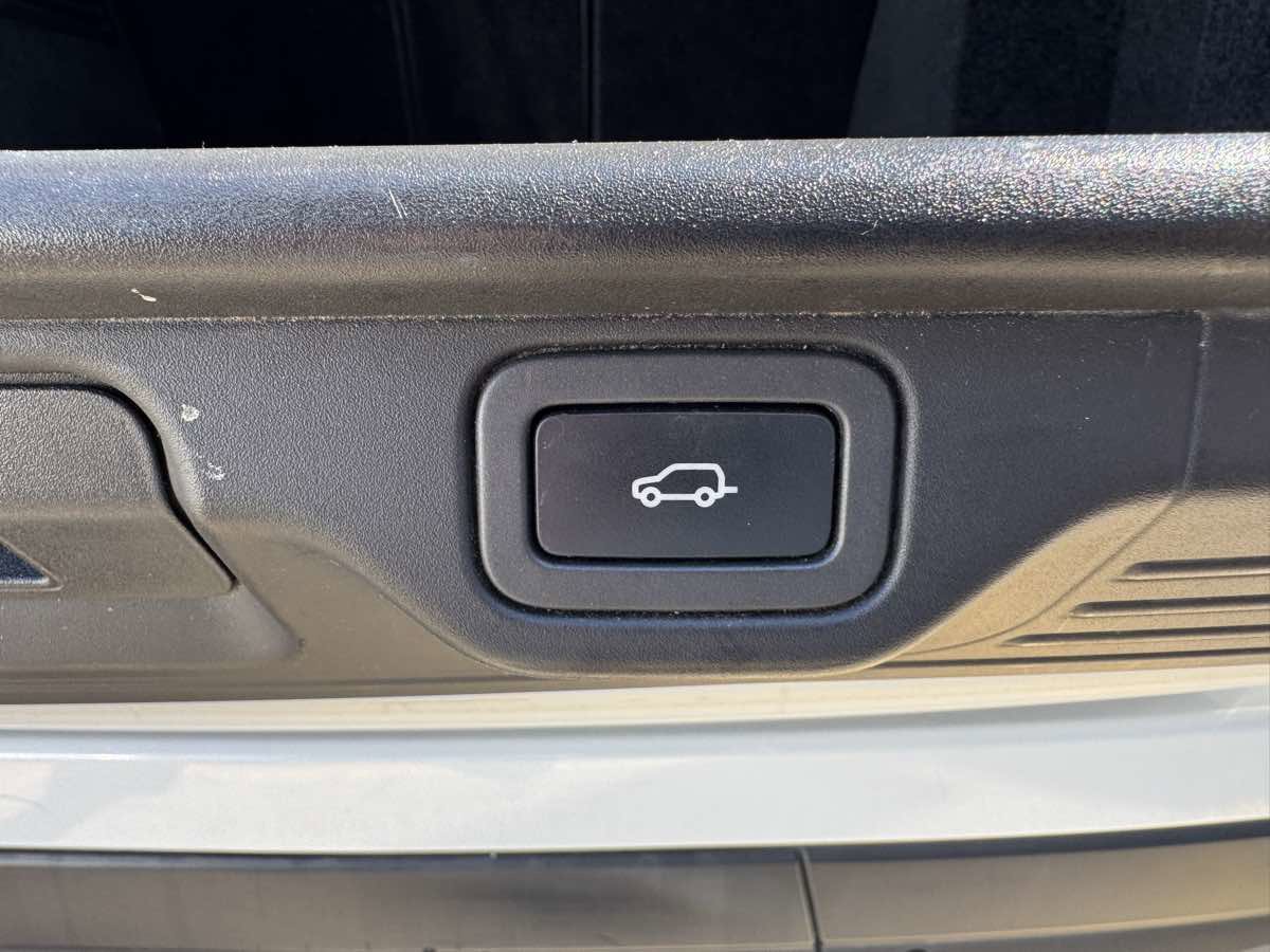 Used 2017 Land Rover Range Rover Supercharged image 60