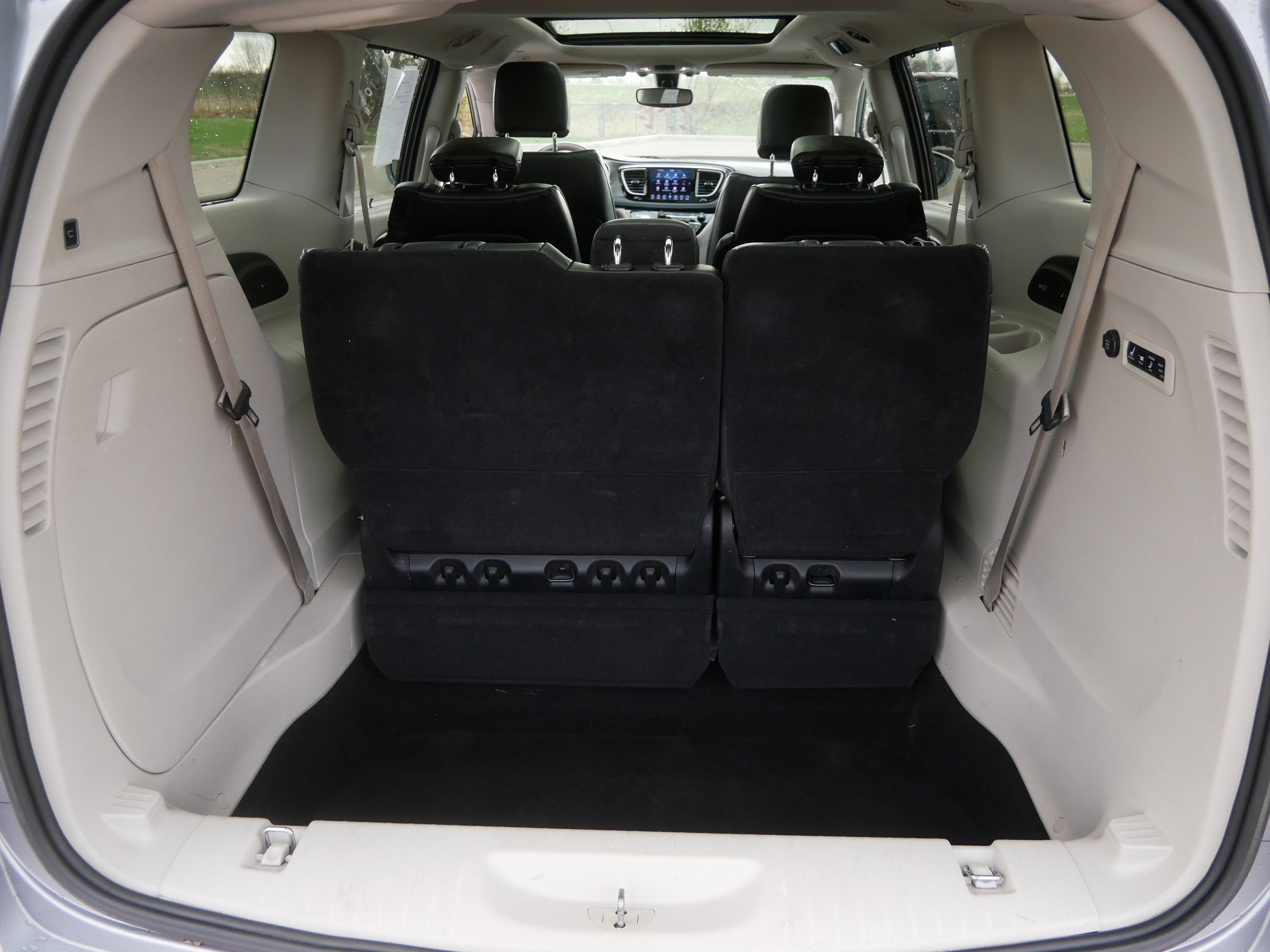 Used 2018 Chrysler Pacifica Limited FWD image 18