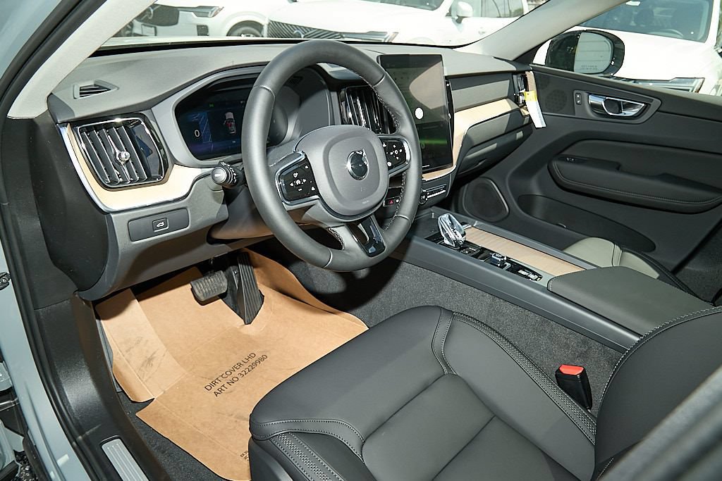 New 2026 Volvo XC60 B5 Plus w/ Climate Package PRO AWD/4WD image 12