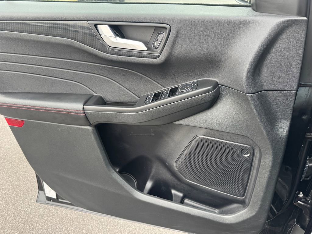 Used 2025 Ford Escape ST-Line image 16