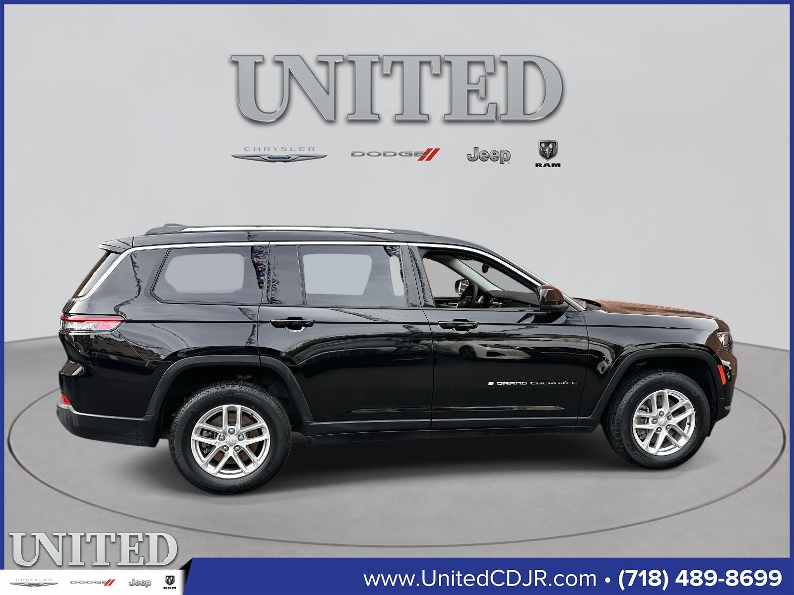 Used 2023 Jeep Grand Cherokee L Laredo image 2