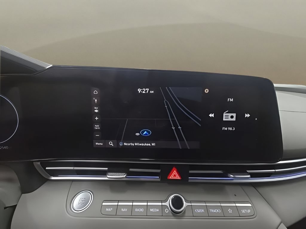Used 2025 Hyundai Elantra SEL FWD image 32