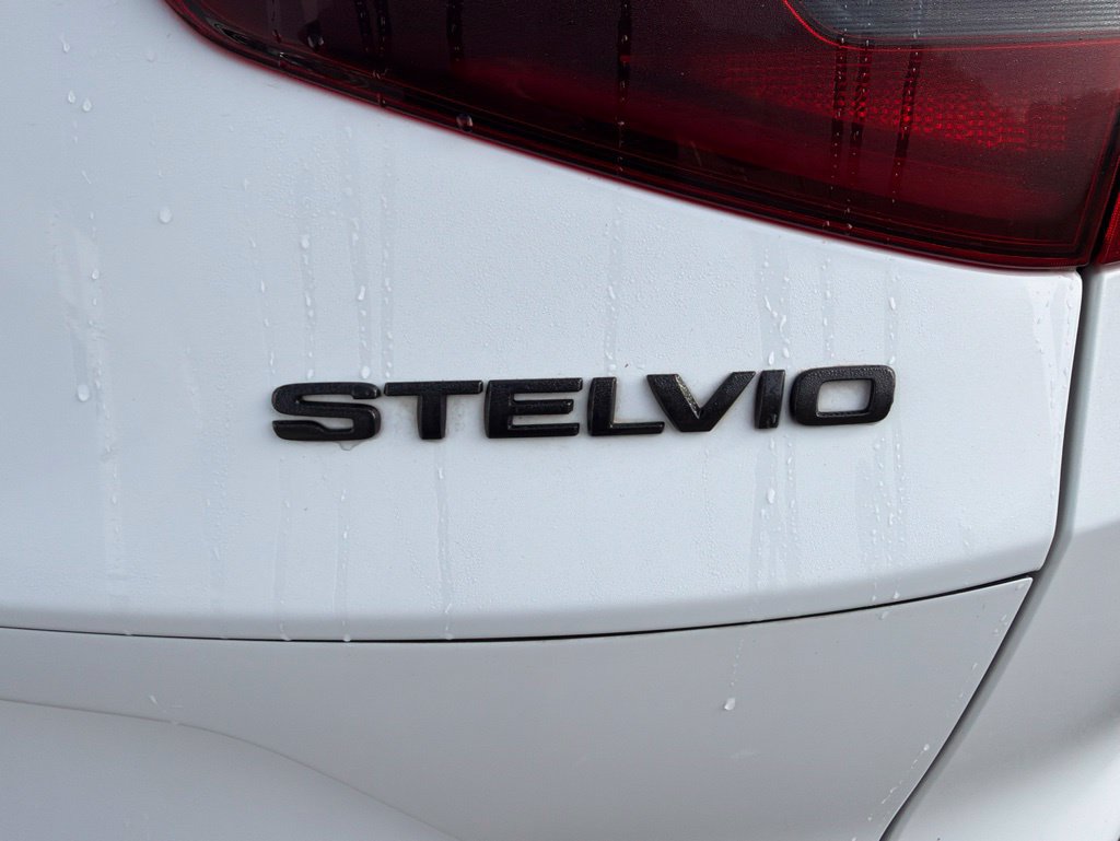 Used 2023 Alfa Romeo Stelvio Estrema AWD/4WD image 16