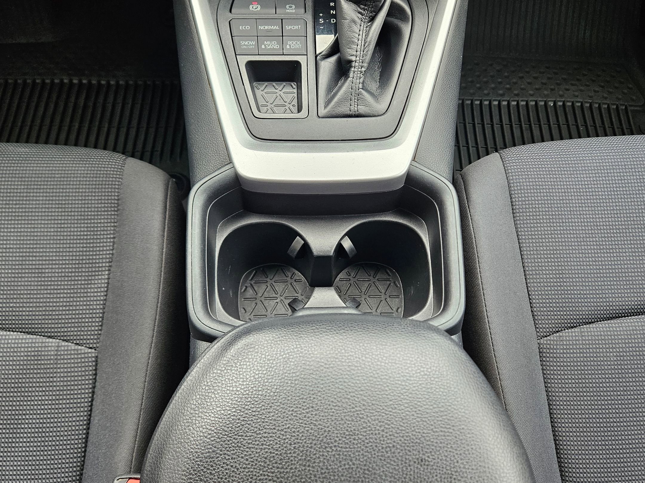 Used 2019 Toyota RAV4 LE w/ Carpet Mat Package image 12