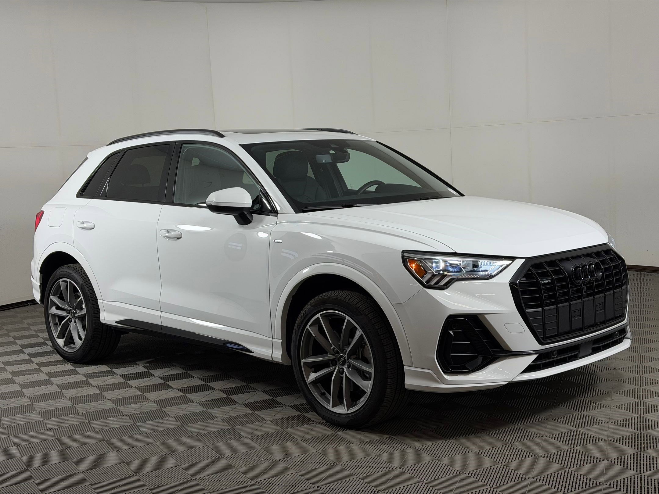 Certified 2025 Audi Q3 2.0T Premium w/ Convenience Package AWD/4WD image 7