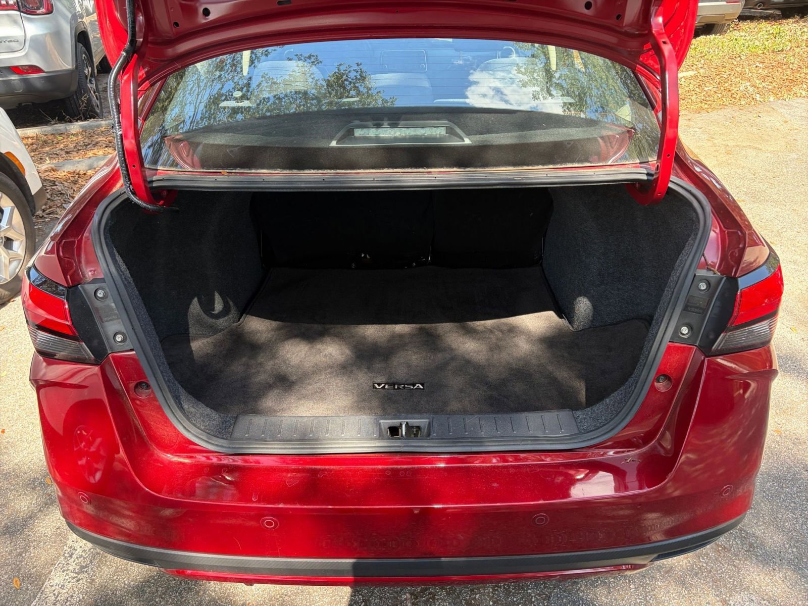 Used 2025 Nissan Versa SV FWD image 30